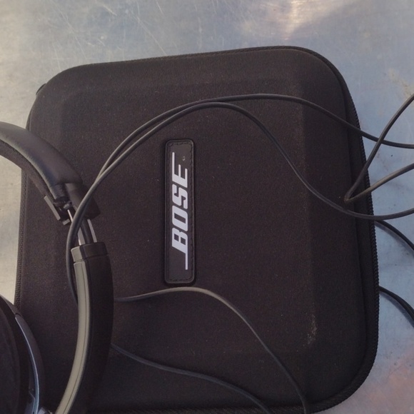 Bose Black and Silver Headphones Wired NWOT - Picture 3 of 3
